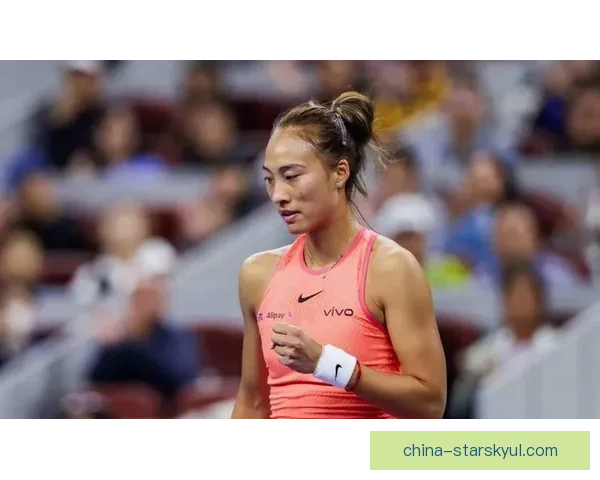 否认肘伤复发郑钦文野心与体能